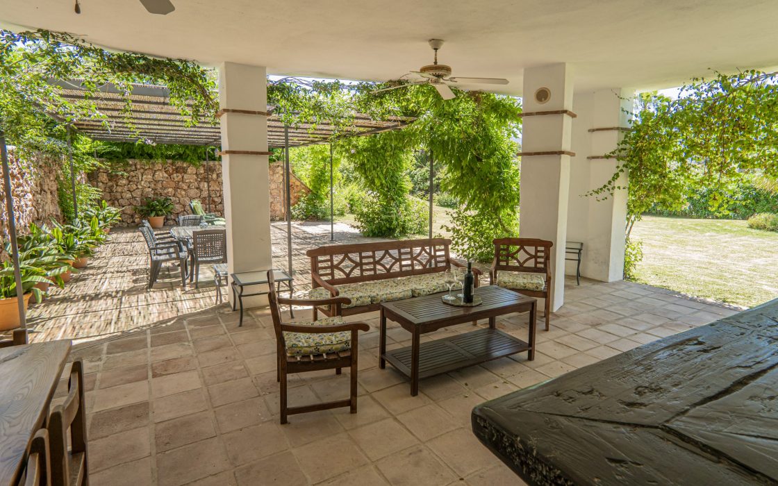 Chalet sostenible con energia solar y entorno natural en Cartama.