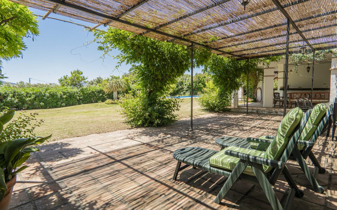 Chalet sostenible con energia solar y entorno natural en Cartama.