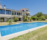 Chalet sostenible con energia solar y entorno natural en Cartama.