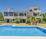 Chalet sostenible con energia solar y entorno natural en Cartama.