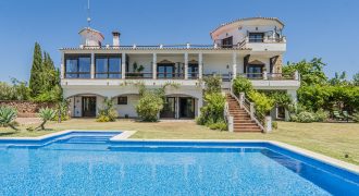 Chalet sostenible con energia solar y entorno natural en Cartama.