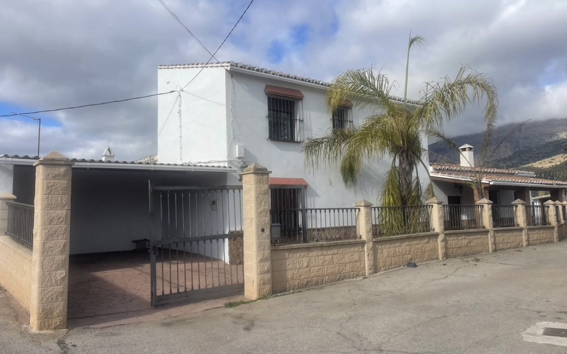 Casa de pueblo en venta en CL PINTOR CARAZO (BERMEJO) 1, Alora