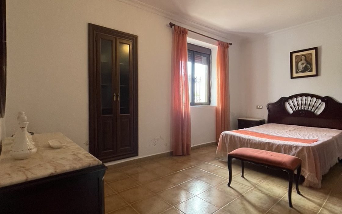 Casa de pueblo en venta en CL PINTOR CARAZO (BERMEJO) 1, Alora